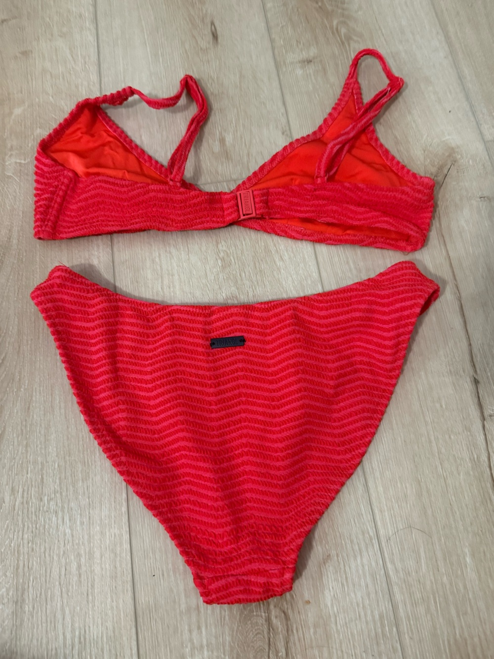 Triangl - Red Set - Picture 2 of 6
